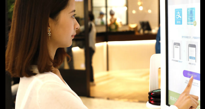 現在連進景區，也開始靠臉了！